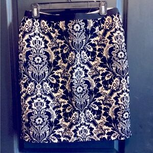 Black and Cream Paisley Velvet Skirt 
Karen Kane
Size 4